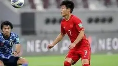 精彩对决！西汉姆联半场领先伯恩茅斯2-0，威尔逊梅开二度，阿雷奥拉精准助攻引爆球场！